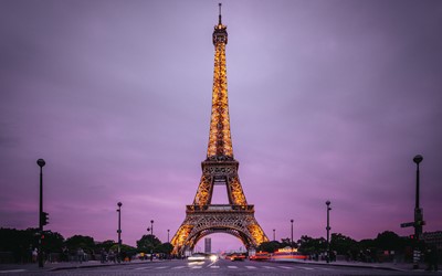 Tik Tok, glass & Eiffeltornet